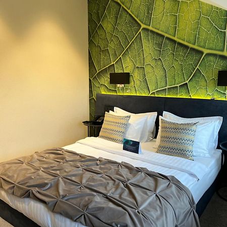โนเบิล บูติก โฮเทล Hotel ลุตสกาย ภายนอก รูปภาพ