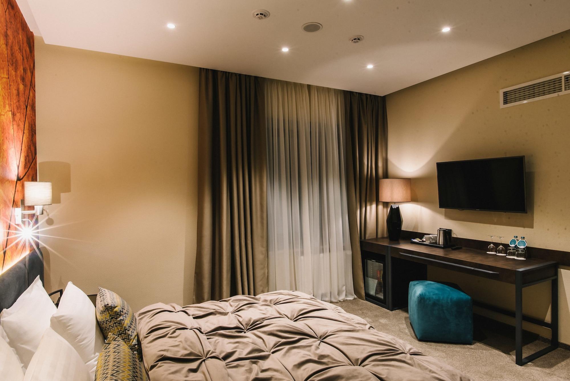 โนเบิล บูติก โฮเทล Hotel ลุตสกาย ภายนอก รูปภาพ