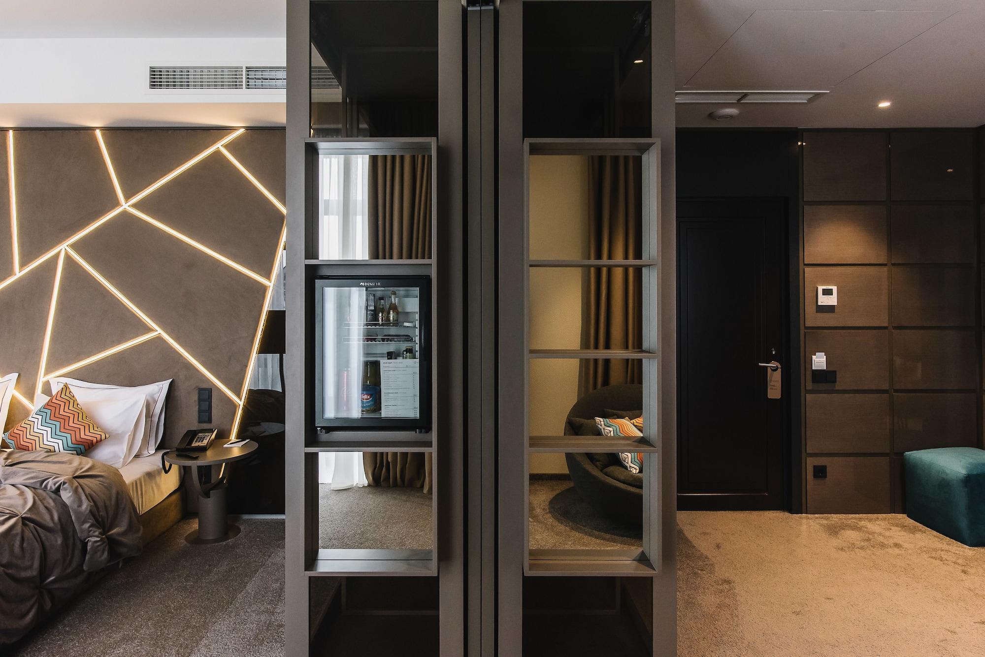 โนเบิล บูติก โฮเทล Hotel ลุตสกาย ภายนอก รูปภาพ