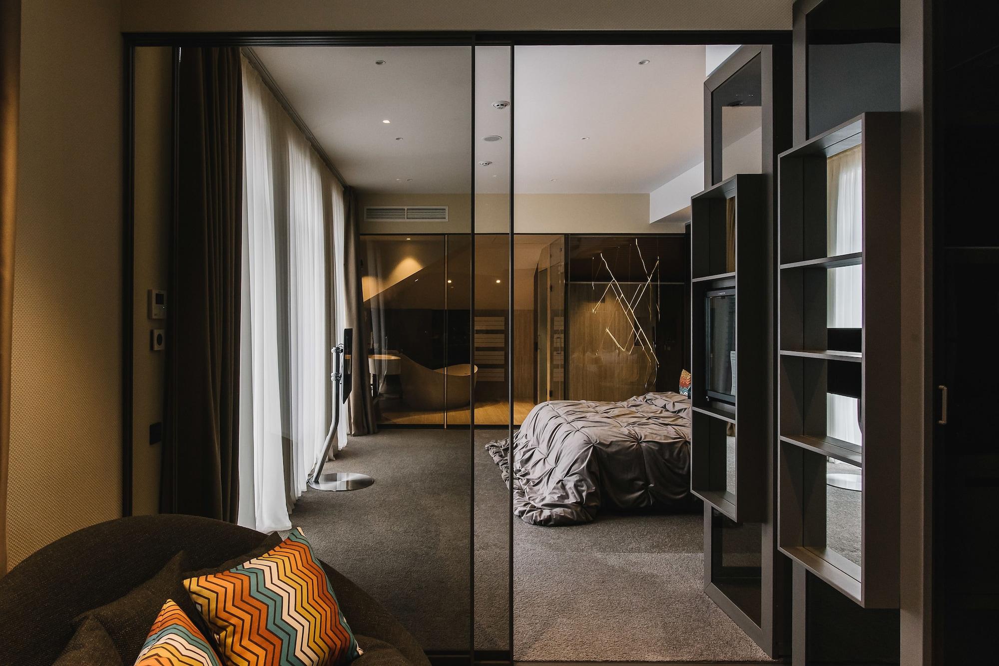 โนเบิล บูติก โฮเทล Hotel ลุตสกาย ภายนอก รูปภาพ