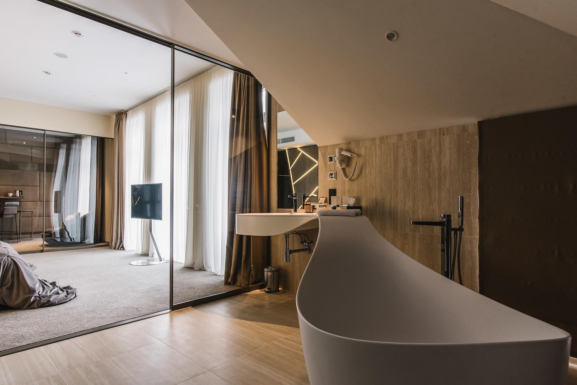 โนเบิล บูติก โฮเทล Hotel ลุตสกาย ภายนอก รูปภาพ