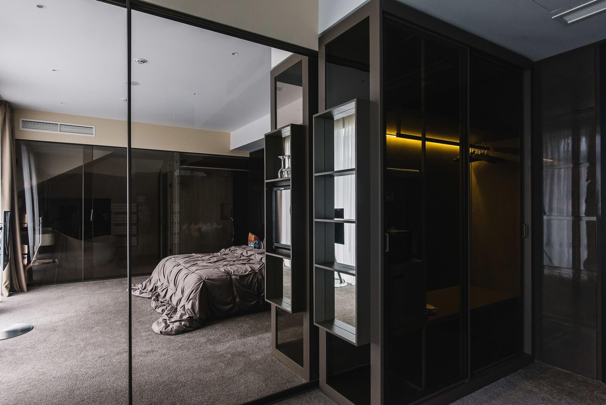 โนเบิล บูติก โฮเทล Hotel ลุตสกาย ภายนอก รูปภาพ