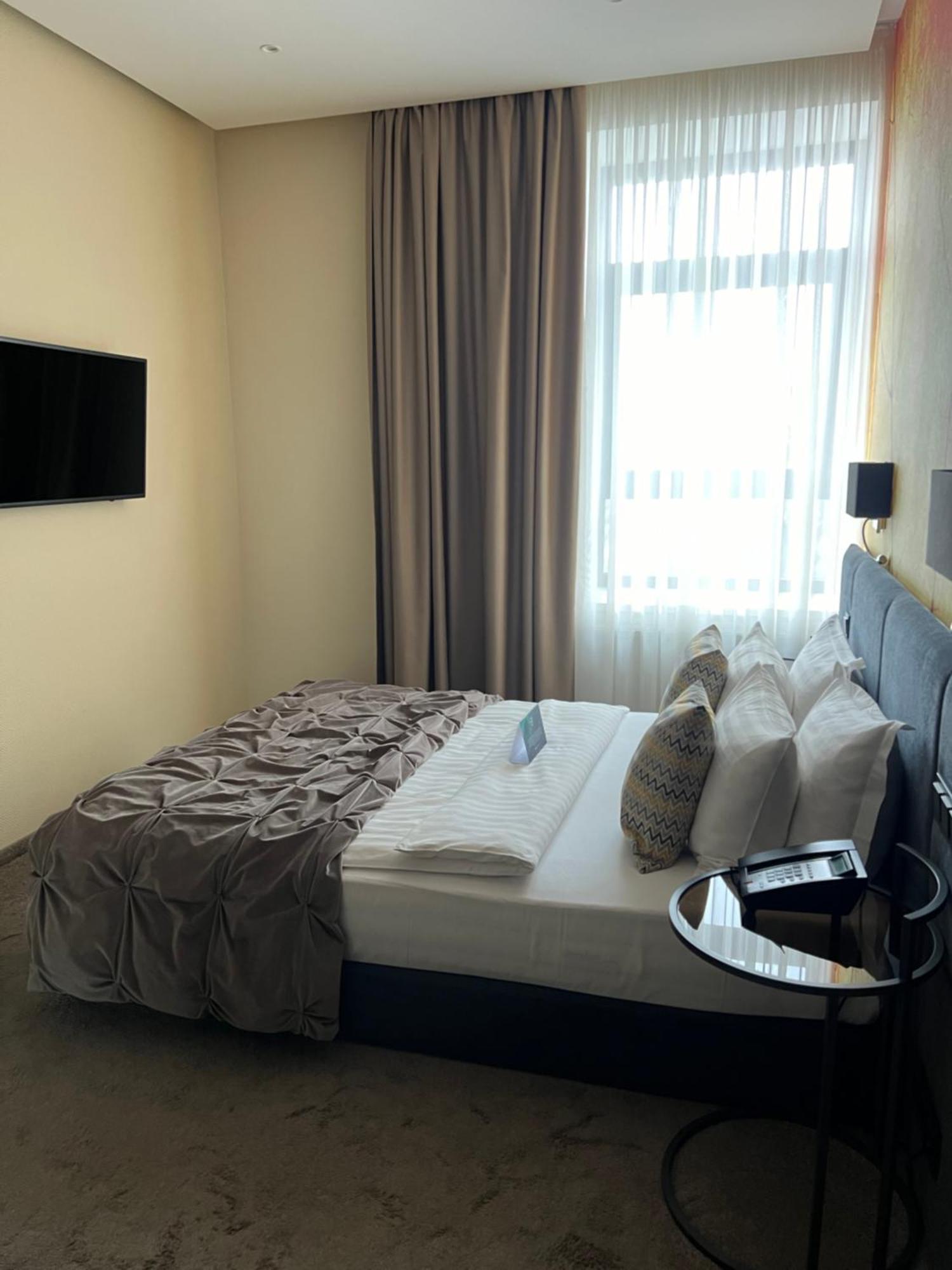โนเบิล บูติก โฮเทล Hotel ลุตสกาย ภายนอก รูปภาพ
