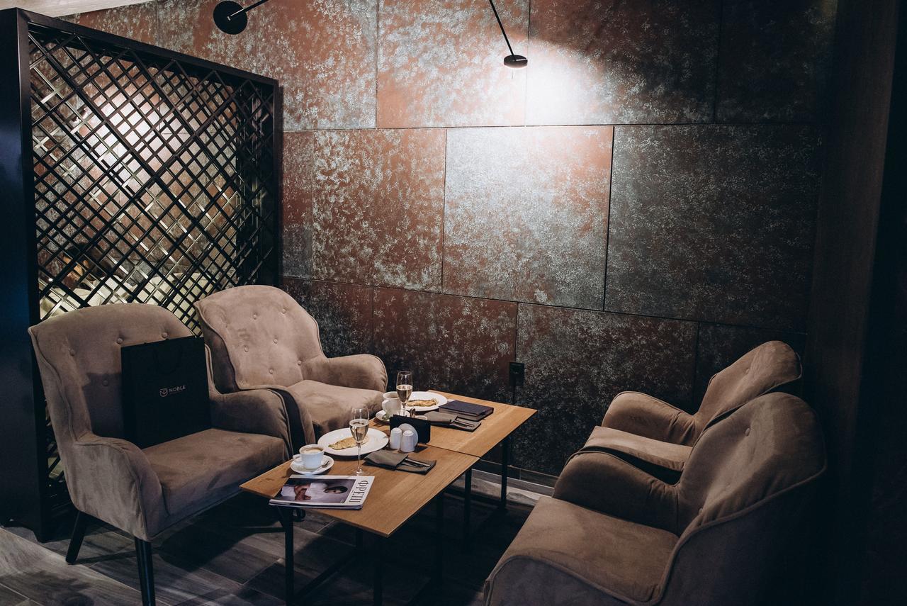 โนเบิล บูติก โฮเทล Hotel ลุตสกาย ภายนอก รูปภาพ