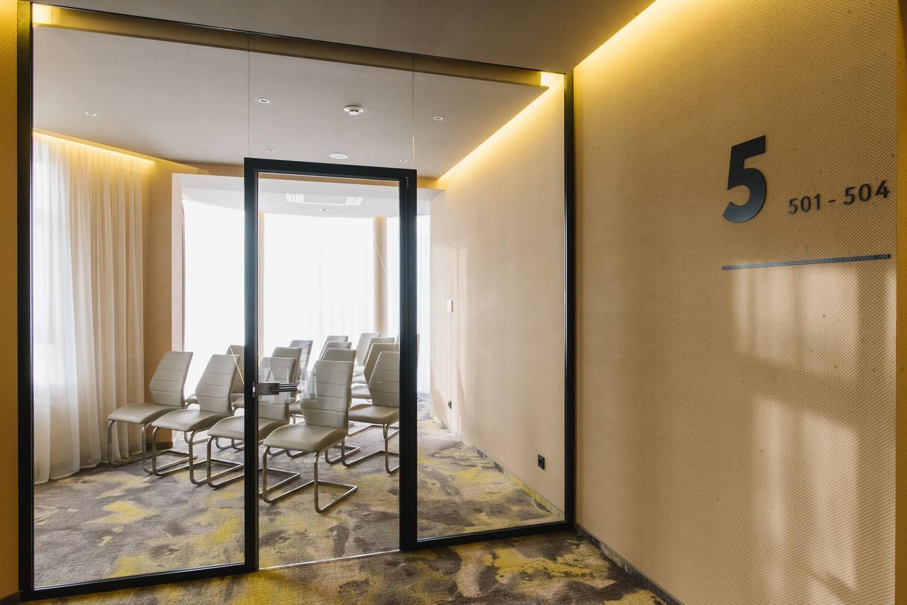 โนเบิล บูติก โฮเทล Hotel ลุตสกาย ภายนอก รูปภาพ