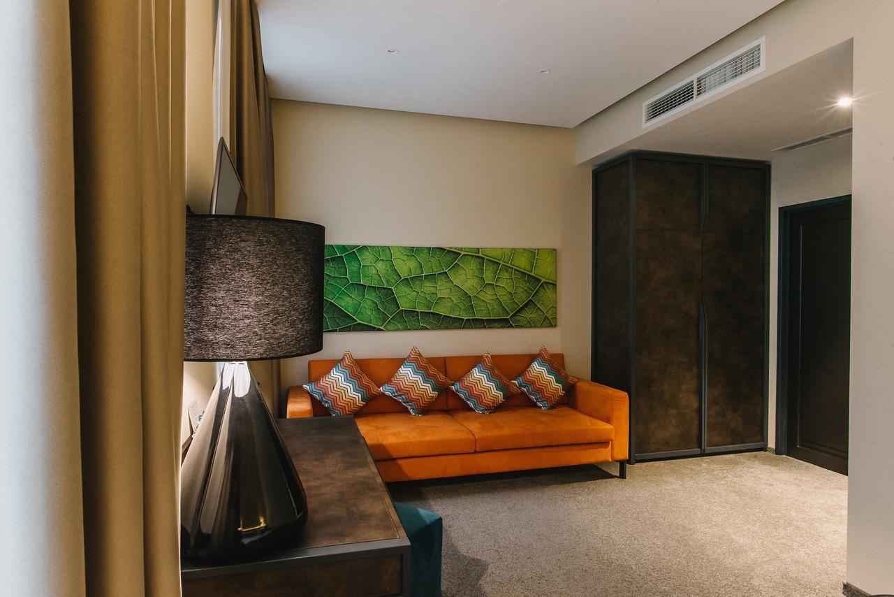 โนเบิล บูติก โฮเทล Hotel ลุตสกาย ภายนอก รูปภาพ
