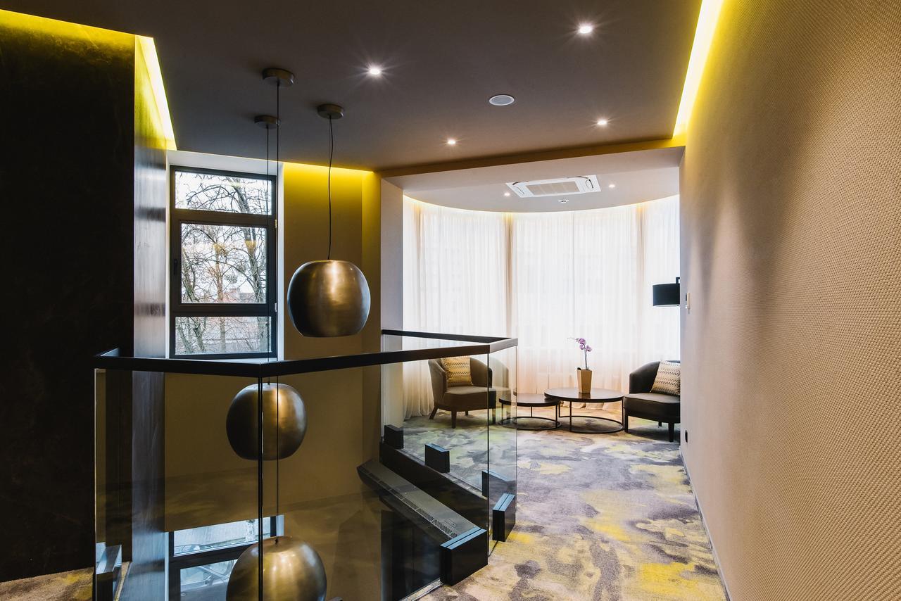 โนเบิล บูติก โฮเทล Hotel ลุตสกาย ภายนอก รูปภาพ